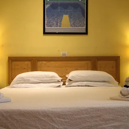 Hotell Cairoli 4*